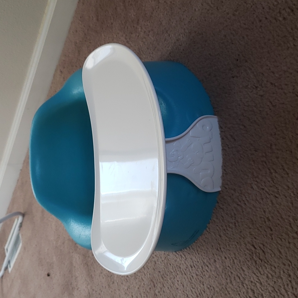 Bumbo w/ tray